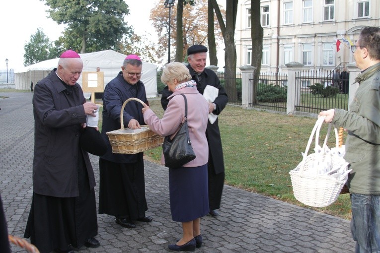 Episkopat w Płocku. Msza w kolegiacie