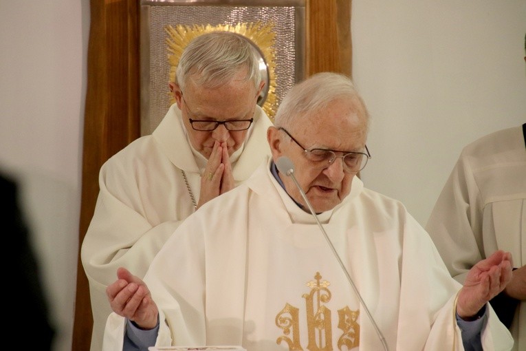 Sikórz. Święto w Leonianum