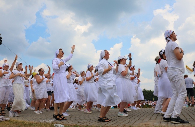 Modlitwa, śpiew i taniec