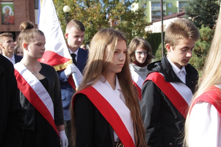 Pomnik bł. ks. J. Popiełuszki w Mławie