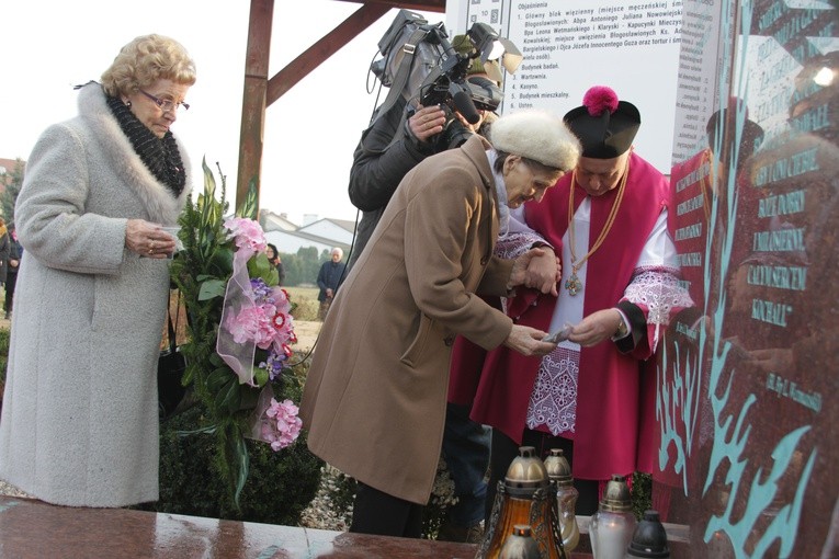 Symboliczny grób biskupów męczenników w Działdowie