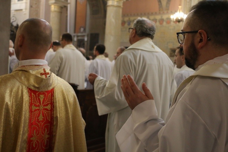 Płock. Msza Krzyżma w bazylice katedralnej