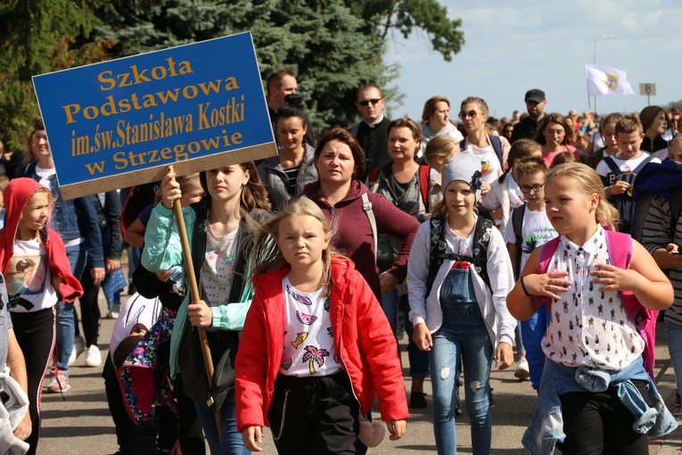 Rostkowo. Pielgrzymka dzieci (część I)