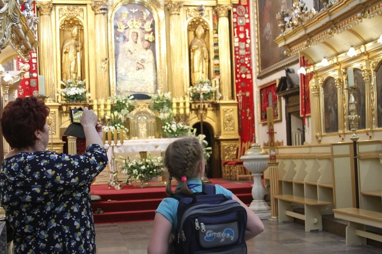 Ministranci i dzieci komunijne w Czerwińsku
