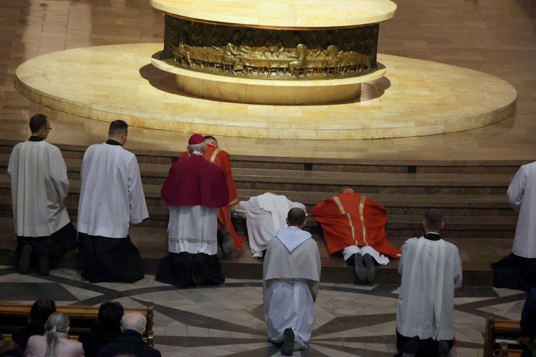 Liturgia Wielkiego Piątku w katedrze Chrystusa Króla