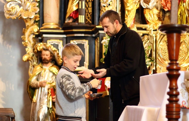 Założyli białą komżę