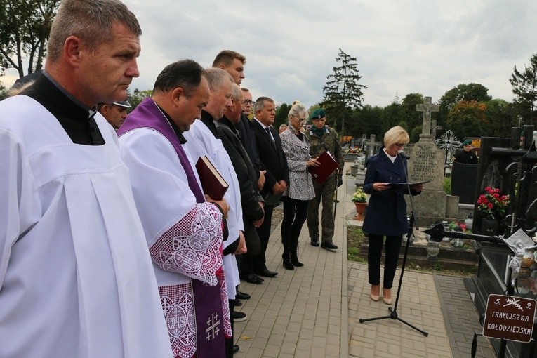 Chociszewo. Uroczystości przy mogile Męczenników Fortu III w Pomiechówku