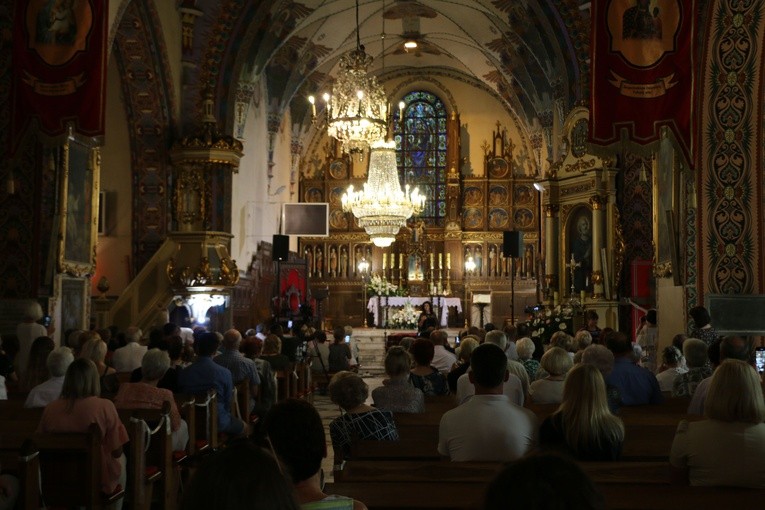 Ciechanów. Koncert papieski w farze