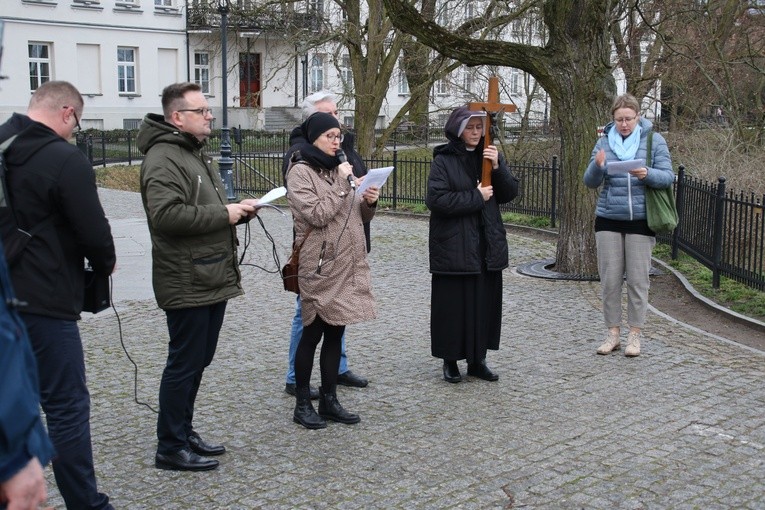 Płock. Droga Krzyżowa na Tumach