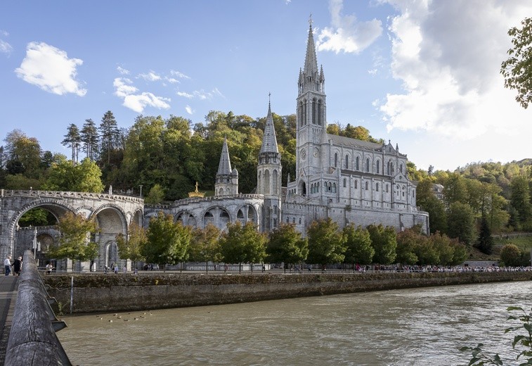 Lourdes: Uczestniczka pielgrzymki z Madrytu odzyskała wzrok, ale za wcześnie mówić o cudzie