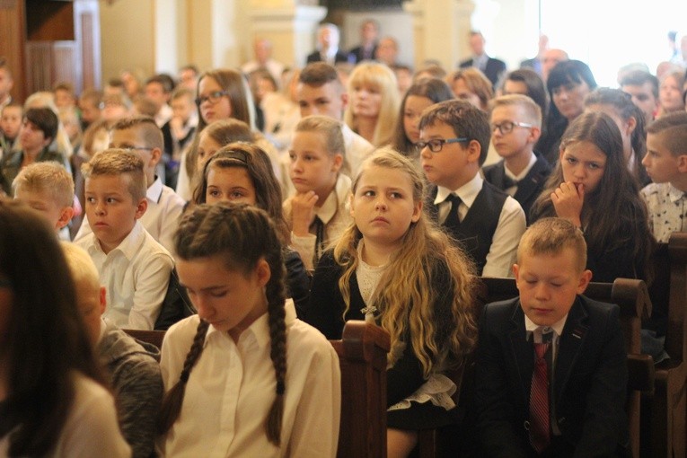 Szkoła w Dzierzążni