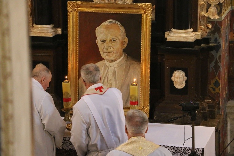 Płock. Msza Krzyżma w bazylice katedralnej