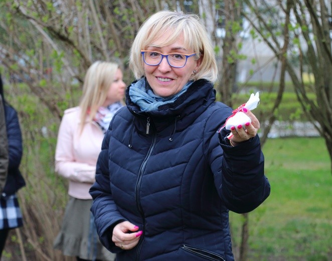 Bursa nr 4 w Elblągu - sadzenie dębu pamięci