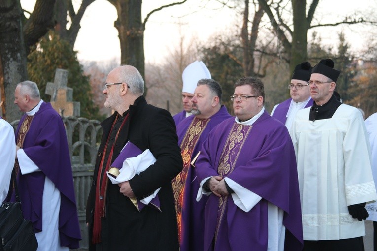 Pogrzeb ks. Adama Łacha - część I