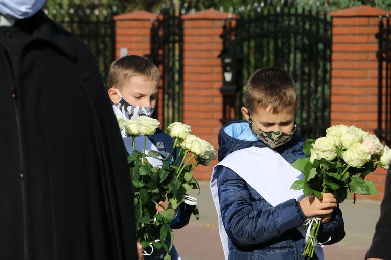 Mława. Poświęcenie pomnika Dzieci Nienarodzonych
