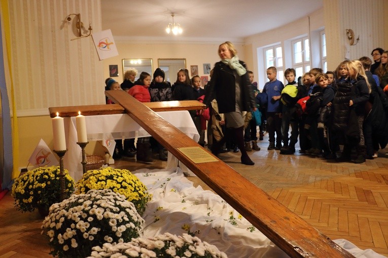 Symbole ŚDM - Zespół Szkół Pijarskich w Elblągu