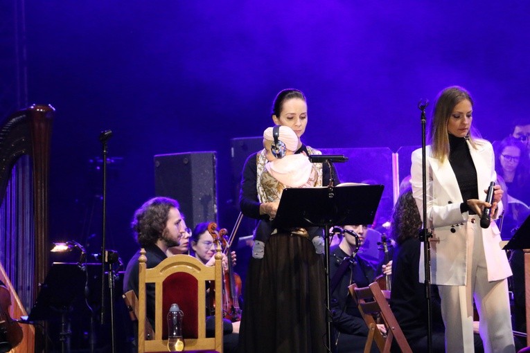 Czerwińsk n. Wisłą. Koncert jubileuszowy w przyklasztornych ogrodach