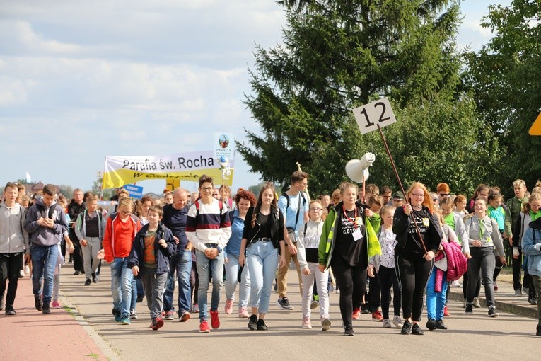 Rostkowo. Pielgrzymka dzieci (część I)