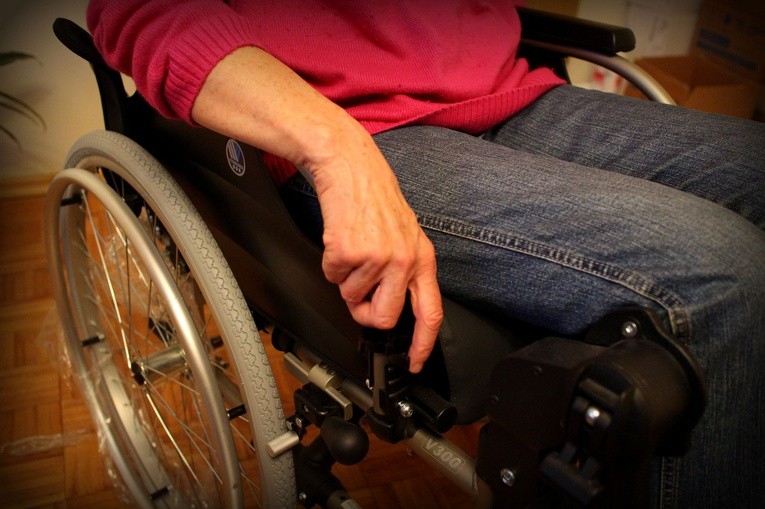 "Chcemy, żeby ustawa wprowadzająca świadczenia dla niepełnosprawnych, weszła w życie od 1 października"