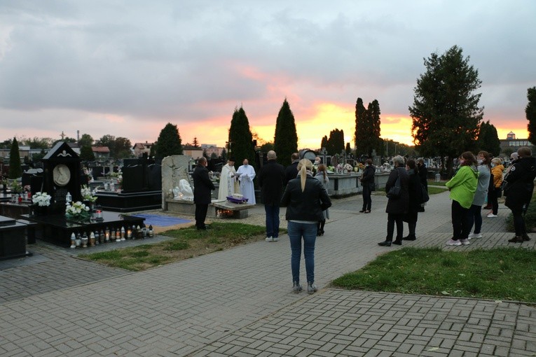 Płońsk. Pochówek dzieci nienarodzonych
