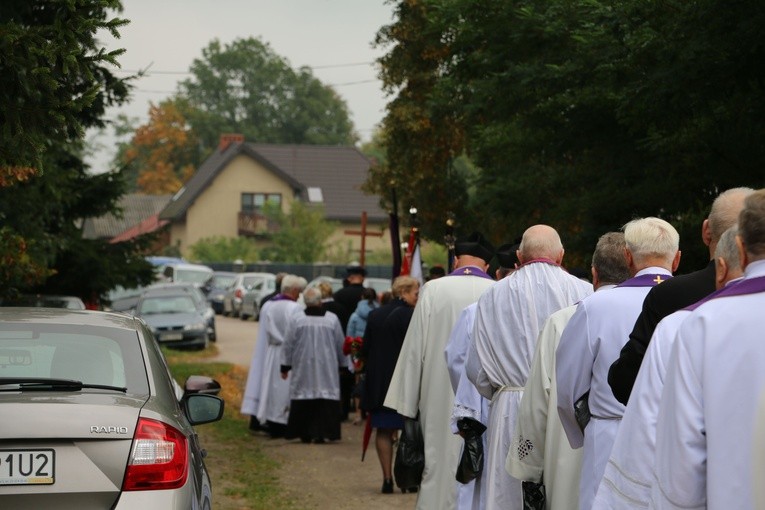 Stara Wrona. Uroczystości pogrzebowe ks. kan. Wawrzyńca Ulanowskiego