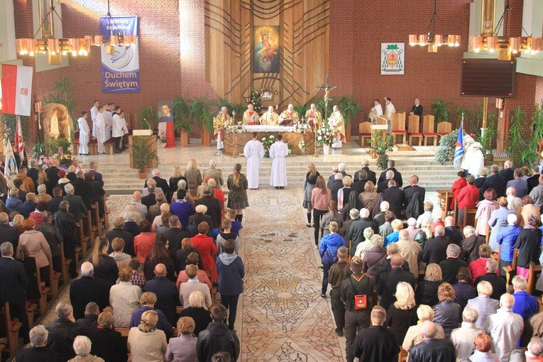 Pomnik bł. ks. J. Popiełuszki w Mławie