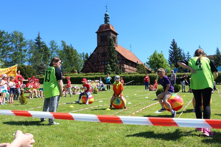 Zawody przedszkoli u bł. Doroty.