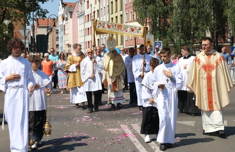 Boże Ciało 2023 - centralna procesja w Elblągu