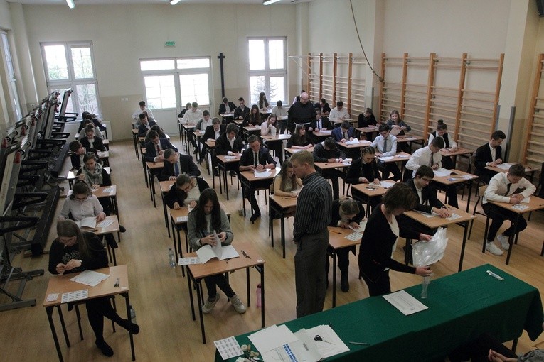 Egzaminy się odbędą, ale większość szkół strajkuje