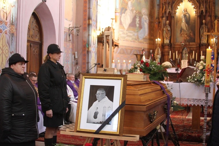 Pogrzeb ks. Adama Łacha - część I