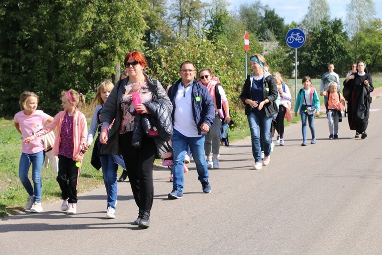 Rostkowo. Pielgrzymka dzieci (część I)