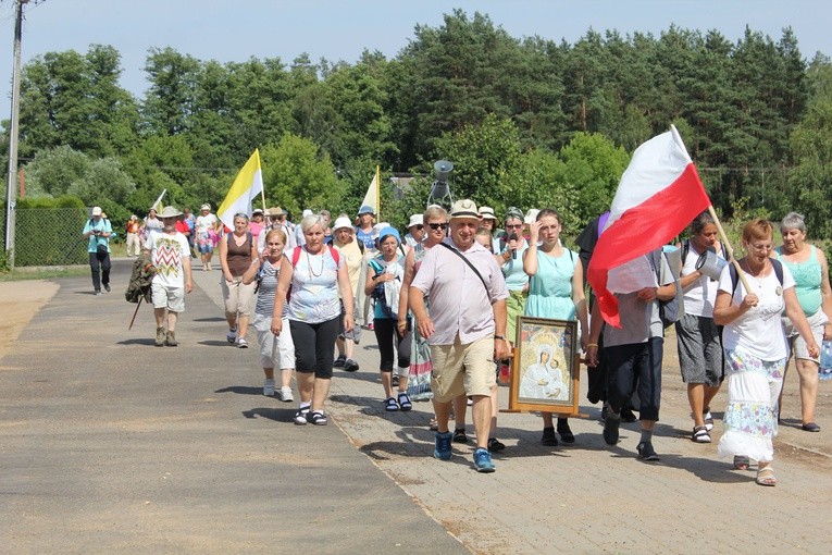 Pielgrzymują do Gietrzwałdu