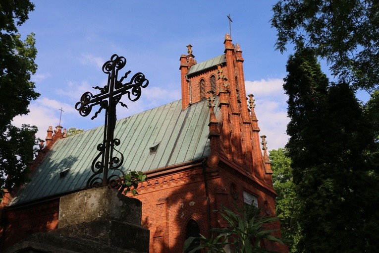 Pochówek dzieci zmarłych przed narodzeniem w Płocku