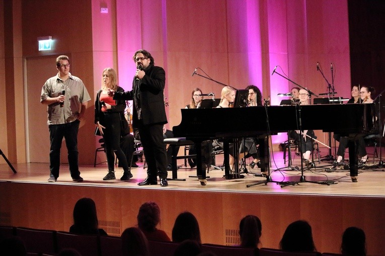 Filharmonia /ostrożnie, wciąga