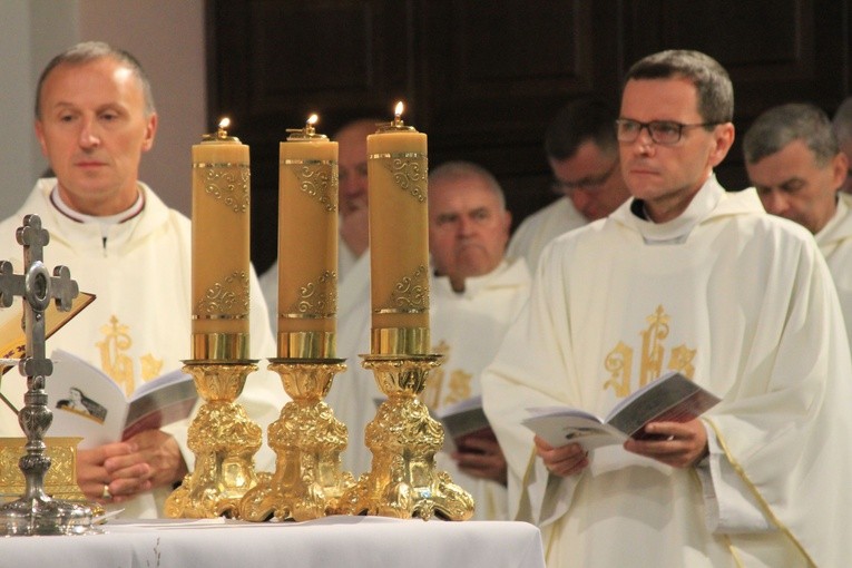 Episkopat w Płocku. Msza w kolegiacie