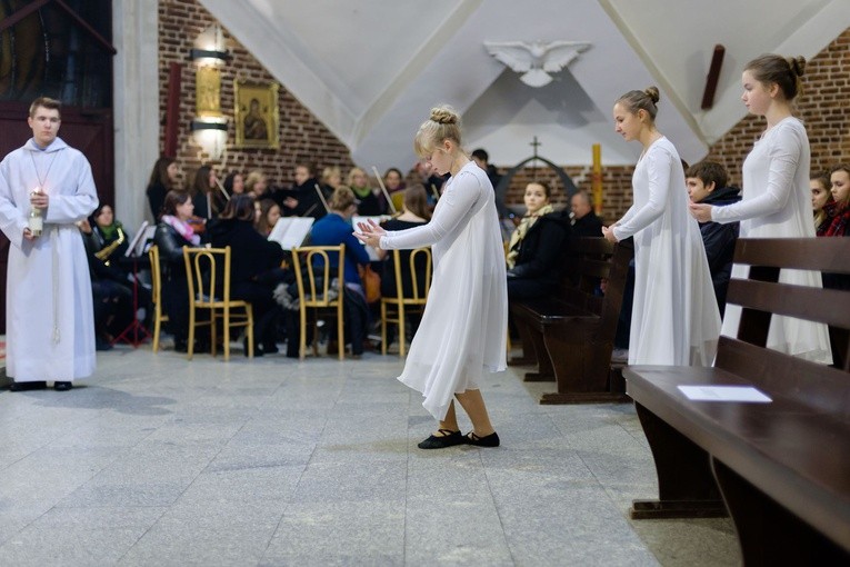 Symbole ŚDM - parafia św. Jerzego