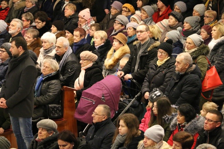 Płońsk. Msza św. inaugurująca Orszak Trzech Króli i Rok św. Jana Pawła II 