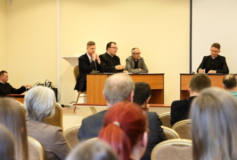 Konferencja o tożsamości młodzieży 