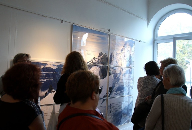 Płock. Wystawa o Wandzie Rutkiewicz