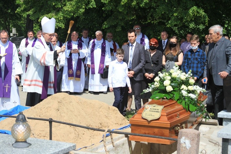 Lekowo. Pogrzeb ks. Tadeusza Fijałkowskiego