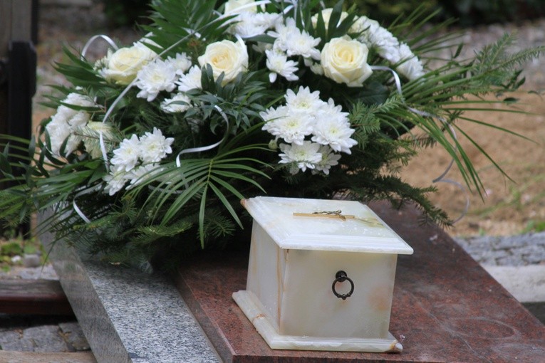 Pogrzeb dzieci zmarłych przed urodzeniem