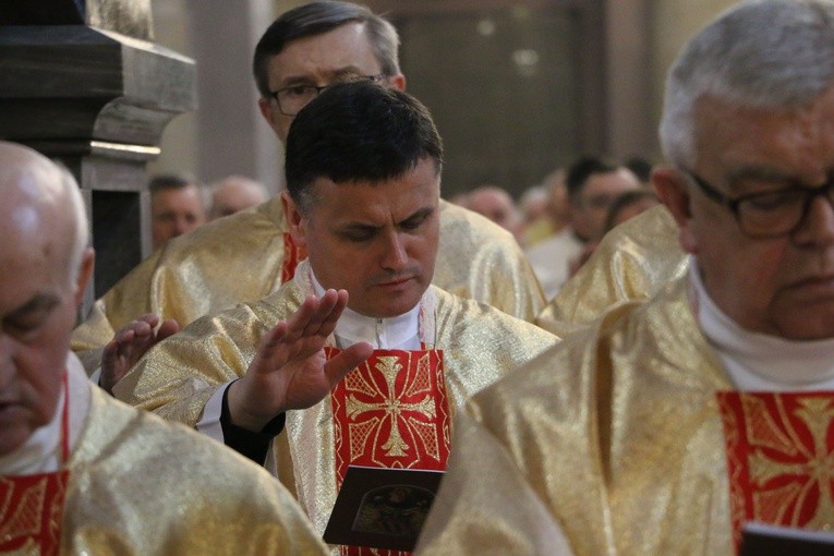 Płock. Msza Krzyżma w bazylice katedralnej