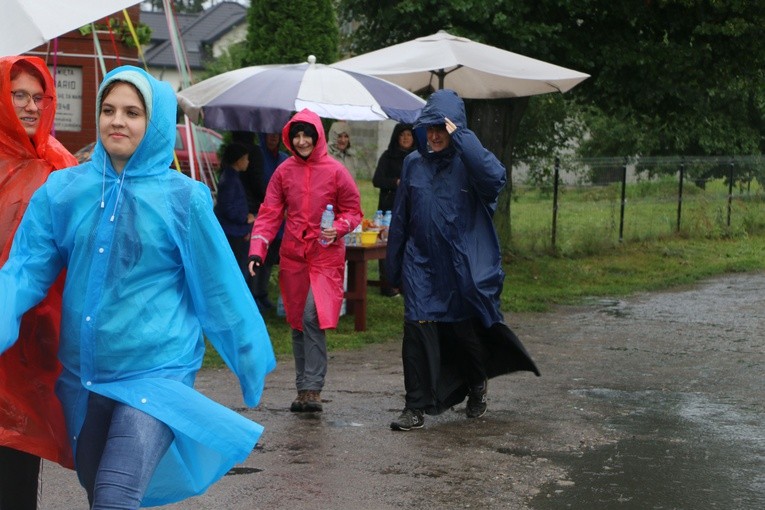 Pielgrzymka na Jasną Górę. Pierwszy dzień cz. 1