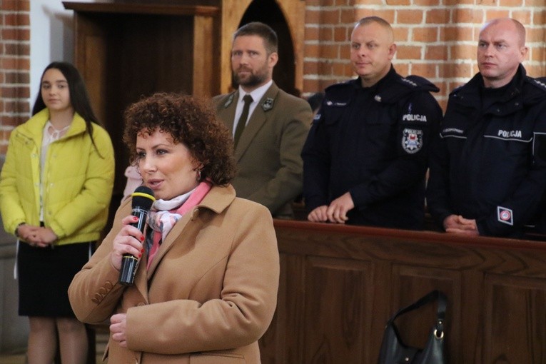 Janowiec Kościelny. Jubileusz szkoły i nowy sztandar