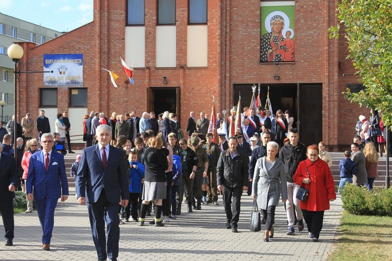 Pomnik bł. ks. J. Popiełuszki w Mławie