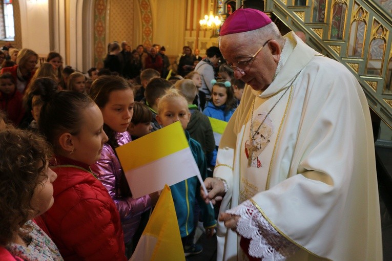 Raciąż. Wprowadzenie relikwii Jana Pawła II 