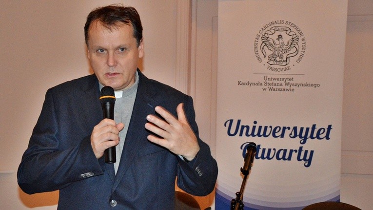 - Obecnie wielu młodych ludzi nie ma świadomości prawdziwości swojej własnej religii - stwierdzał w Płońsku ks. prof. Maciej Bała