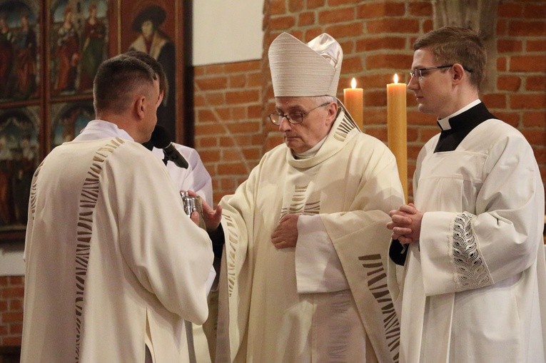Msza Krzyżma w katedrze elbląskiej cz. 1 
