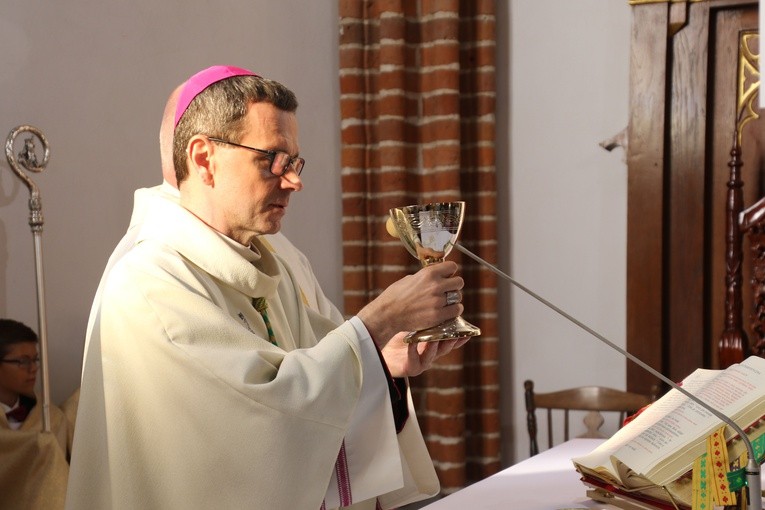 Janowiec Kościelny. Jubileusz szkoły i nowy sztandar