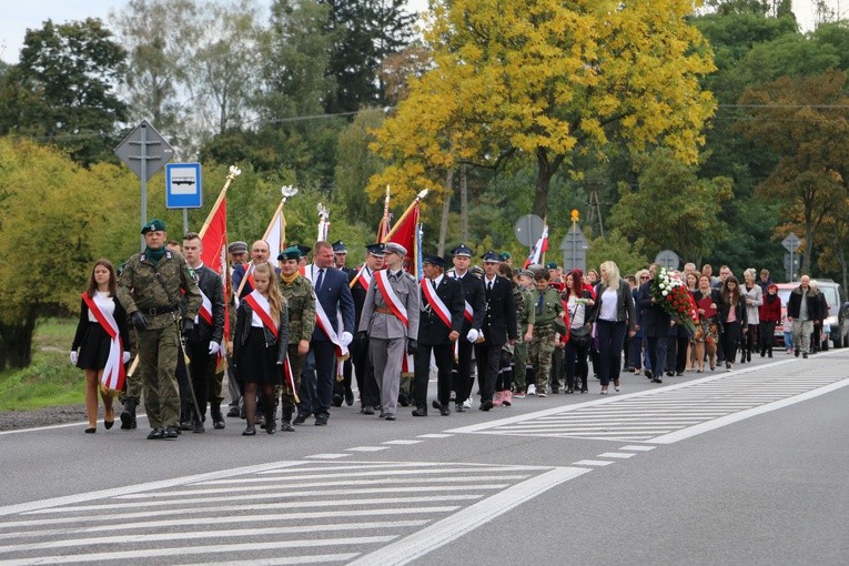 Chociszewo. Uroczystości przy mogile Męczenników Fortu III w Pomiechówku
